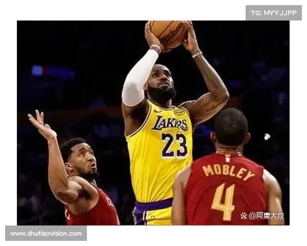 NBA焦点战：巅峰对决！勇士挑战湖人，浓眉詹姆斯联手对抗库里汤普森