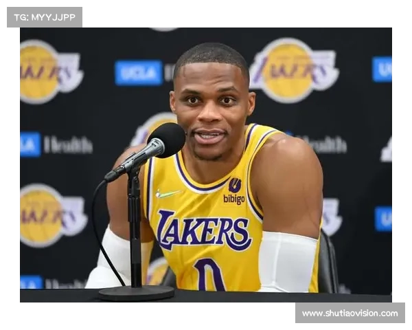 快攻战术深度解析:NBA球队如何利用速度与空间撕裂防线 快攻战术深度解析:NBA球队如何利用速度与空间撕裂防线